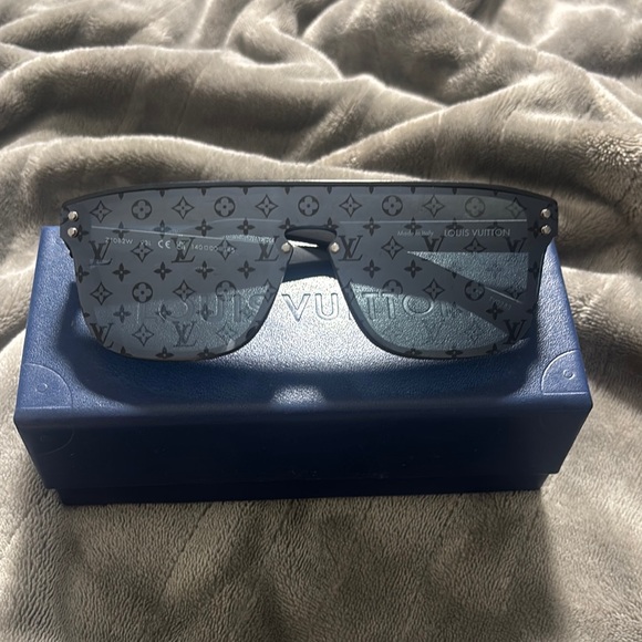 Louis Vuitton Black Monogram Shield Sunglasses - Picture 1 of 3